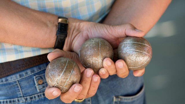 Pétanque intérieure sur tapis