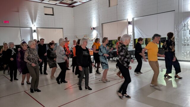 Soirée de danse en ligne